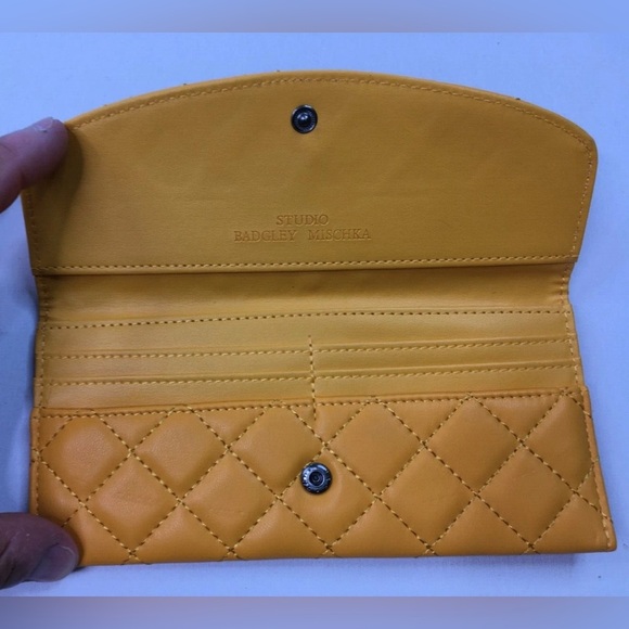Badgley Mischka Purse Diamond Quilting Cover Wallet Vegan Leather - MSRP $49 - Picture 3 of 4